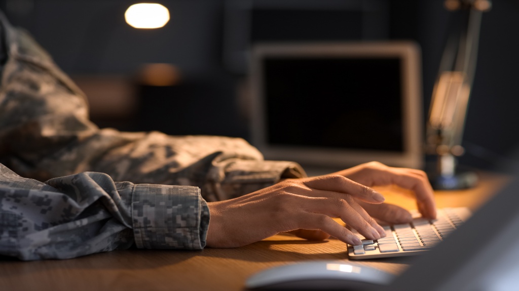 veteran on computer